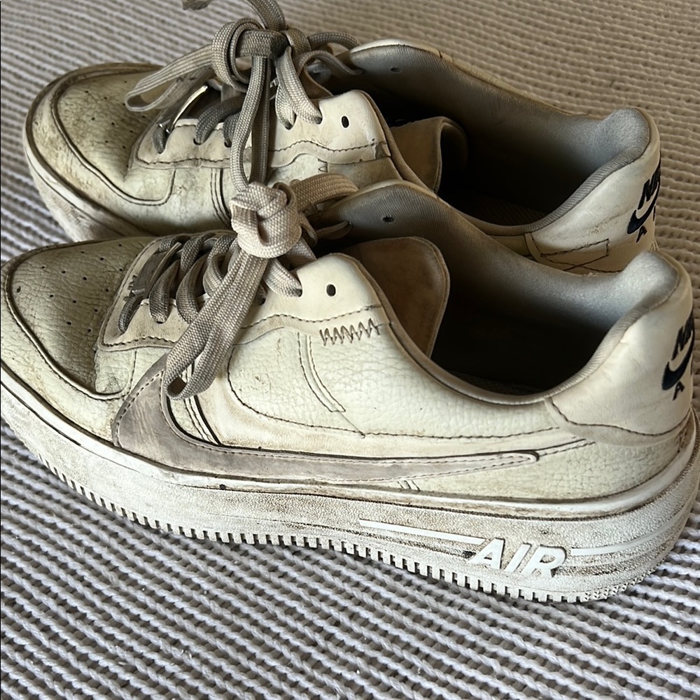 Nike Air Sneakers in cream/green tint and Black